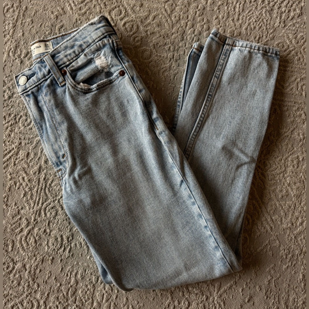 Abercrombie & Fitch The Skinny High Rise Distressed Jeans Light Wash